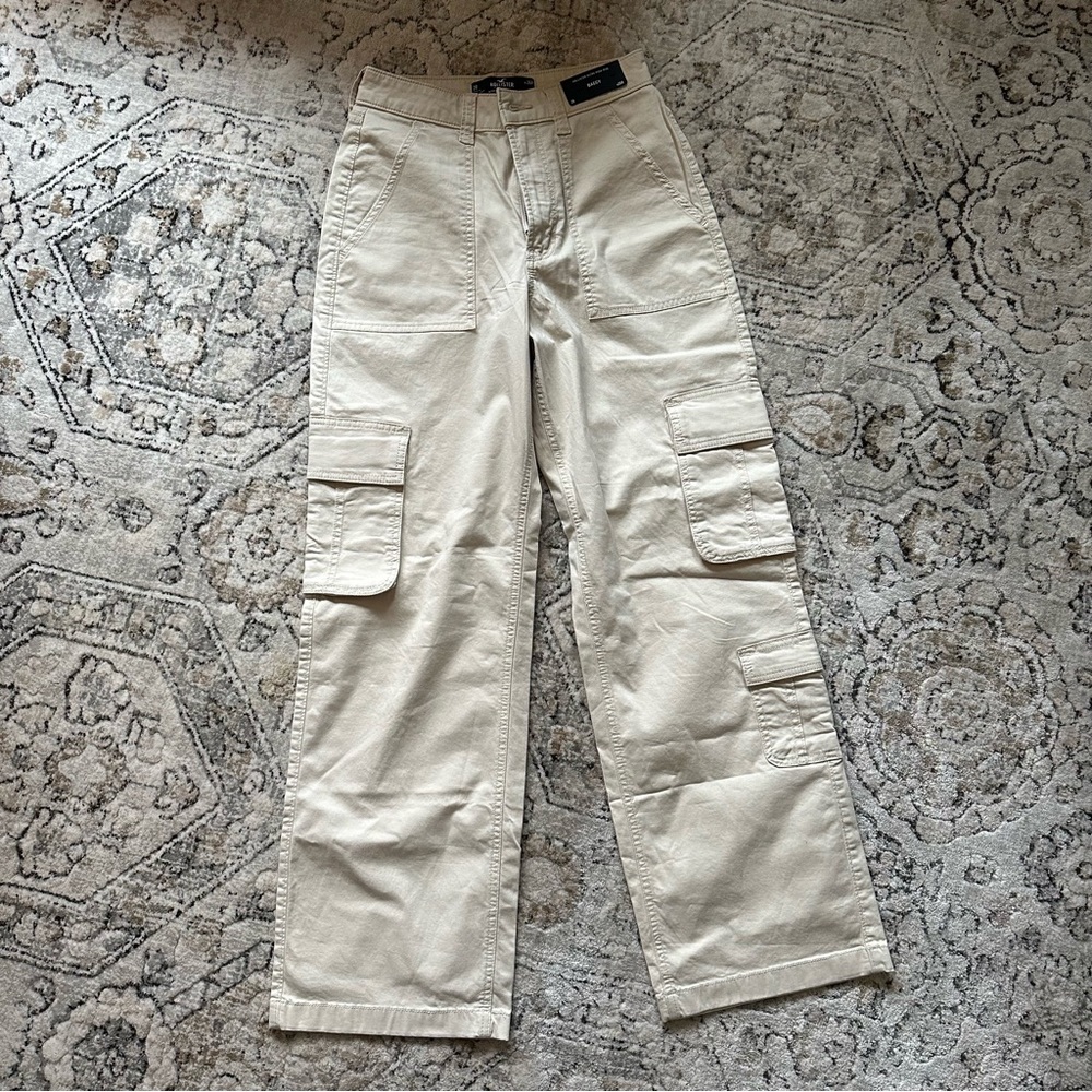 NWT Hollister Ultra High-Rise Baggy 3-Pocket Cargo Pants